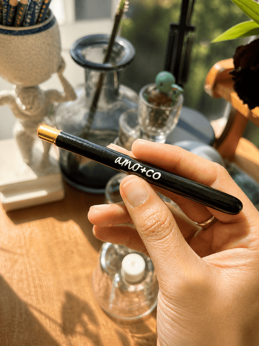 The amo+co brush